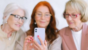 What Makes a Phone Plan Senior-Friendly? Explained